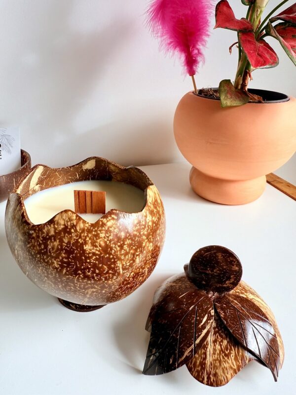 Bougie Artisanale Noix de Coco Sculptée à la Main