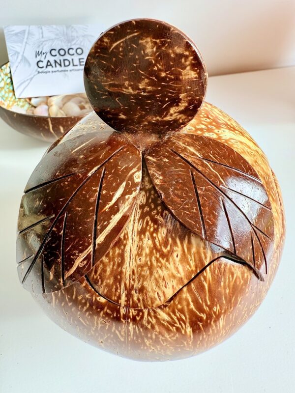 Bougie Artisanale Noix de Coco Sculptée à la Main