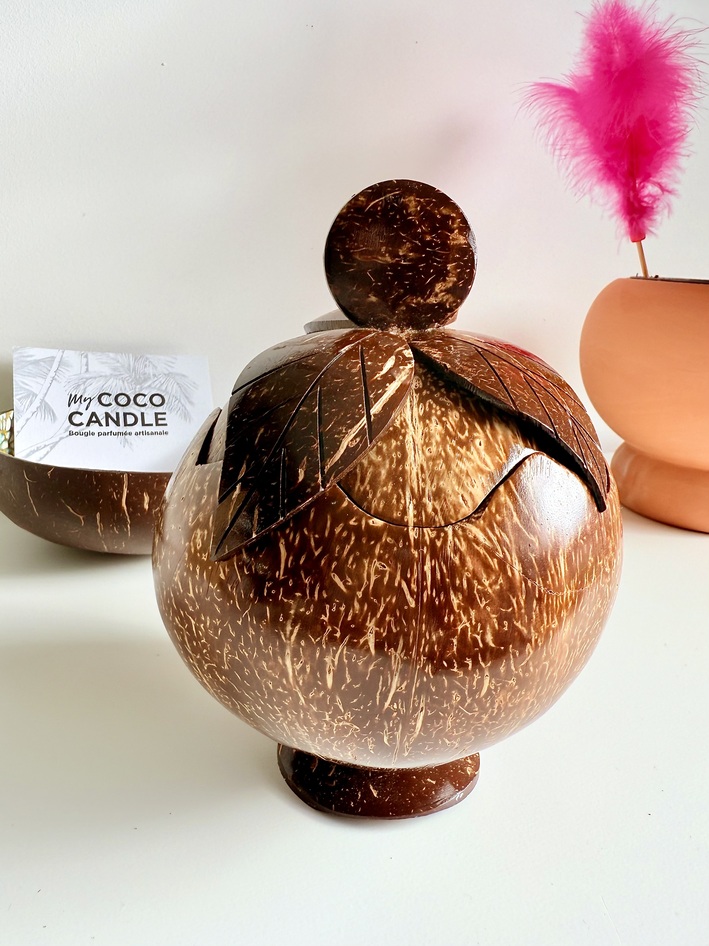 Bougie Artisanale Noix de Coco Sculptée à la Main