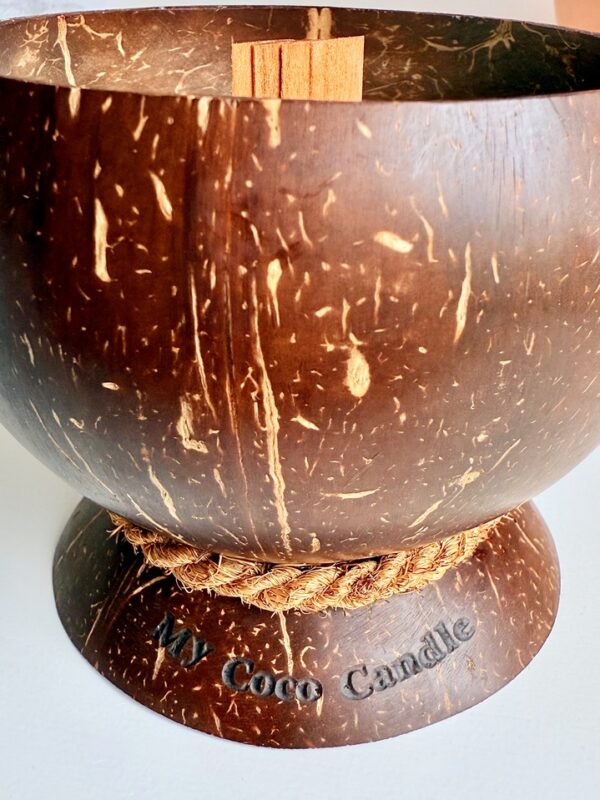 Bougie Nature Bio dans une Noix de Coco