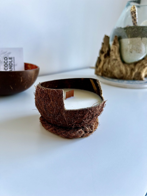 Bougie Végétale dans une Noix de Coco au Monoï - My Coco Candle