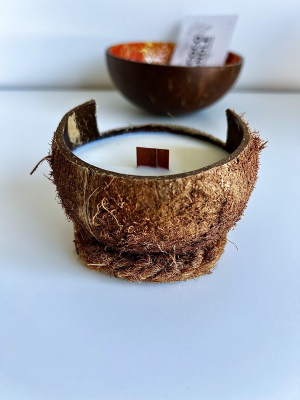 Bougie Végétale dans une Noix de Coco au Monoï - My Coco Candle