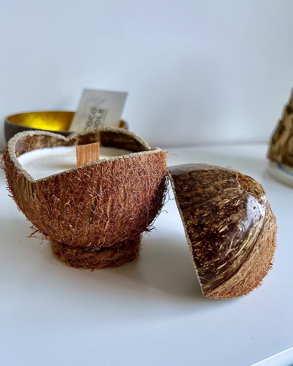 Bougie dans Noix de Coco au Monoï - My Coco Candle