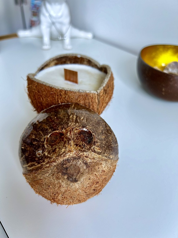 Bougie dans Noix de Coco au Monoï