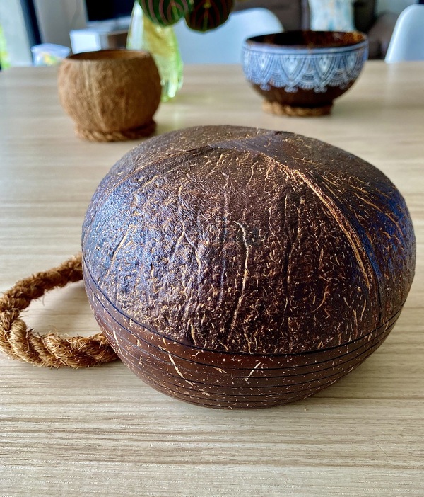 Bougie Polynésie Faite Main dans une Coque de Noix de Coco
