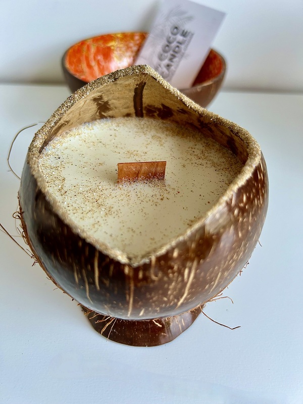 Bougie Coeur dans Noix de Coco