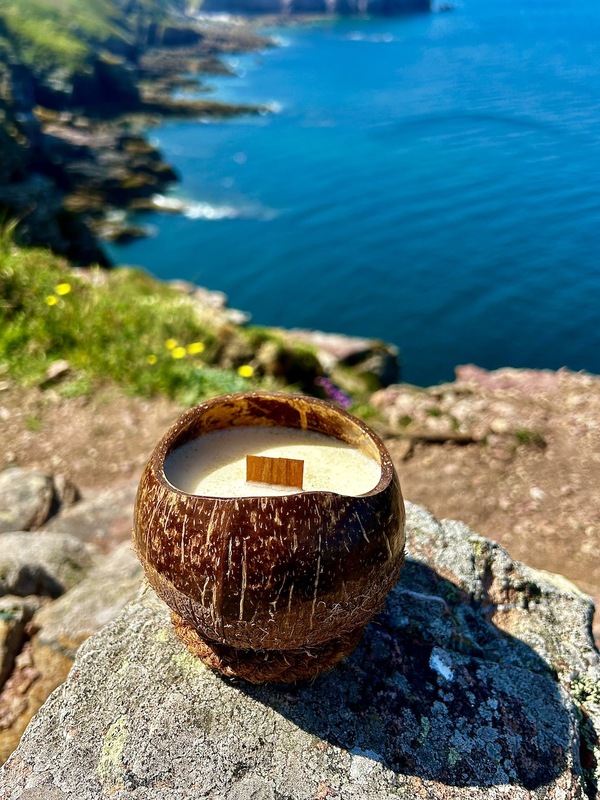 Bougie Végétale dans une Noix de Coco