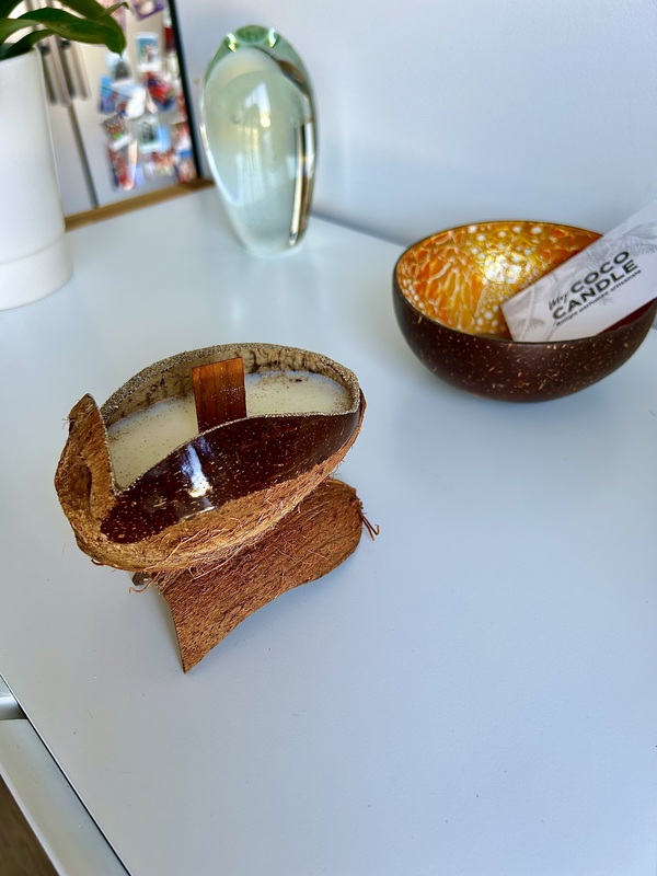 Bougie Artisanale dans Coque de Noix de Coco