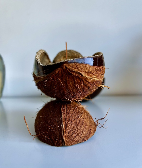 Bougie Artisanale dans Coque de Noix de Coco