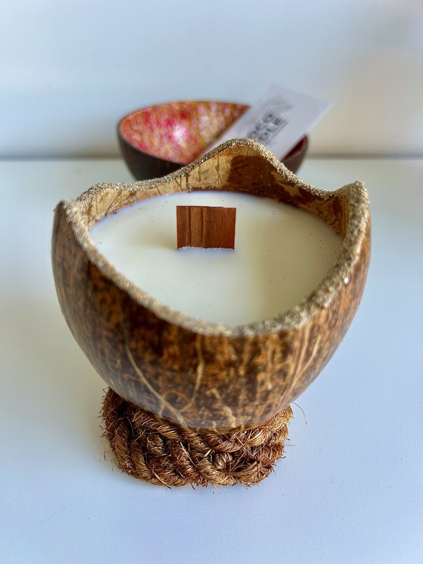 Bougie Coulée dans Noix de Coco