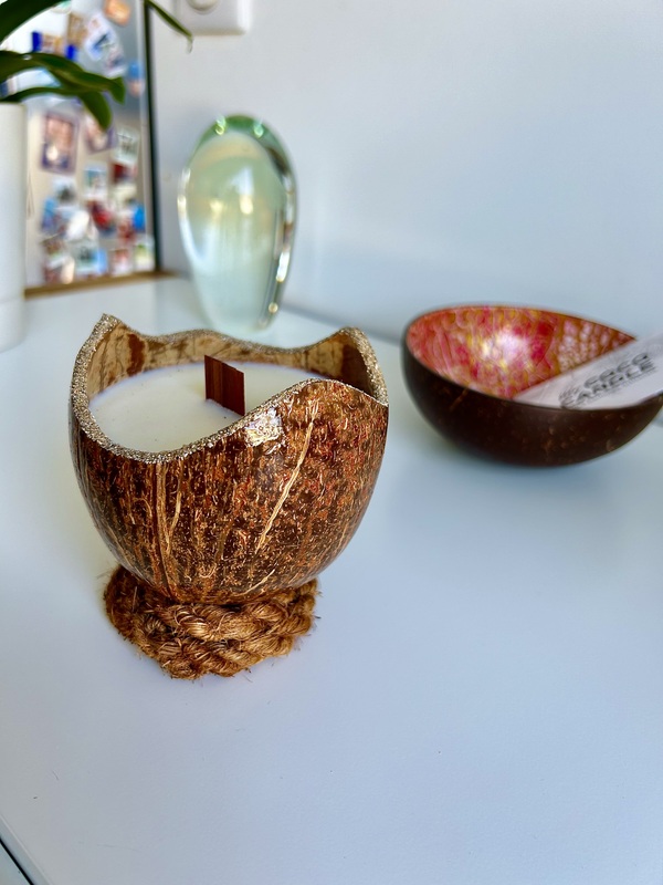 Bougie Coulée dans Noix de Coco