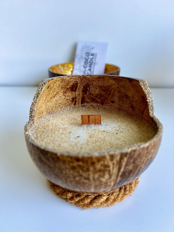 Bougie Artisanale au Monoï dans une Noix de Coco