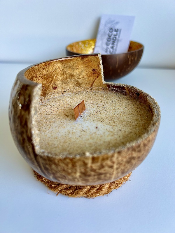 Bougie Artisanale au Monoï dans une Noix de Coco