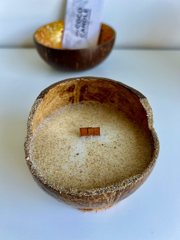 Bougie Artisanale au Monoï dans une Noix de Coco