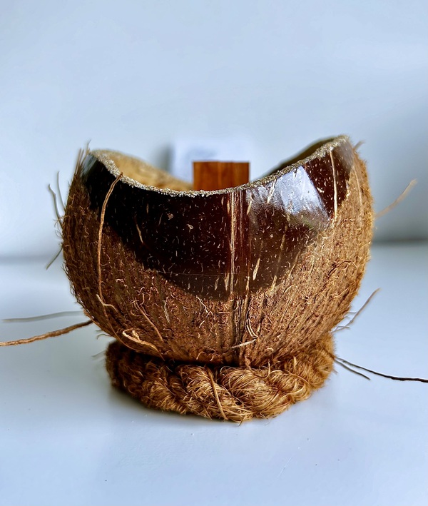 Bougie Artisanale dans une Noix de Coco au Monoï