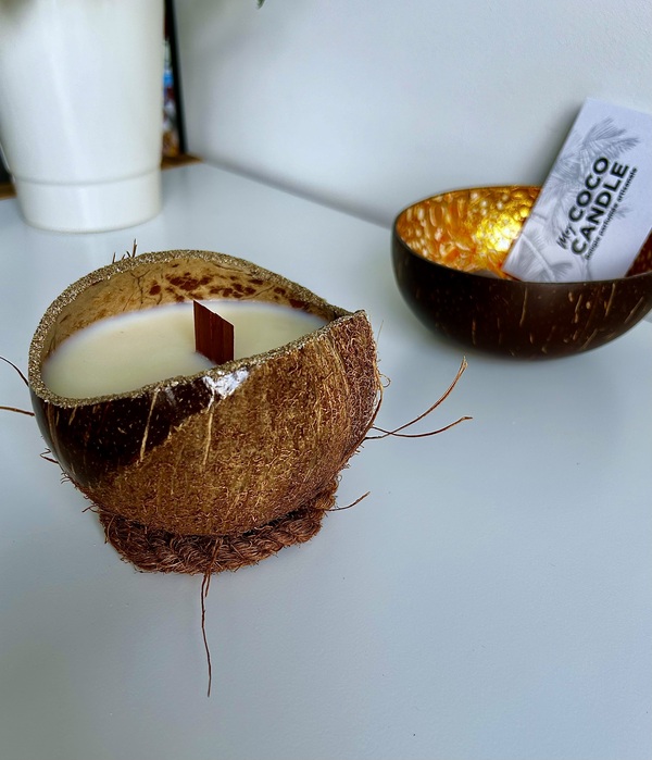 Bougie Artisanale dans une Noix de Coco au Monoï