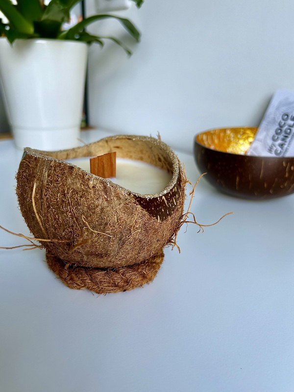 Bougie Artisanale dans une Noix de Coco au Monoï