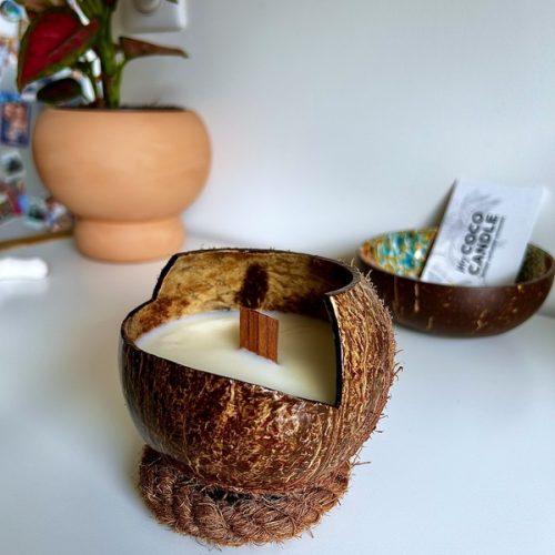 Bougie Faite Main Coulée dans une Noix de Coco - My Coco Candle