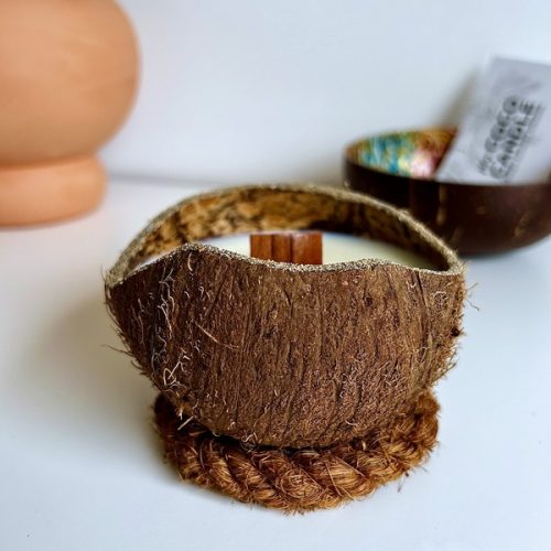 Bougie Artisanale Parfumée dans une Noix de Coco