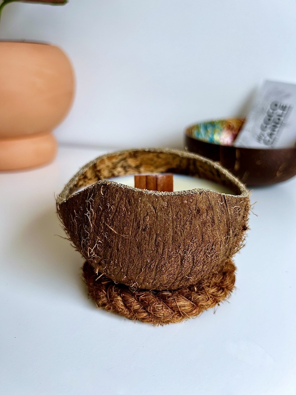 Bougie Artisanale Parfumée dans une Noix de Coco