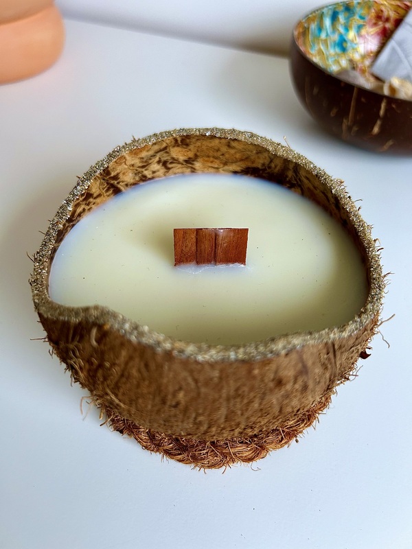 Bougie Artisanale Parfumée dans une Noix de Coco - My Coco Candle