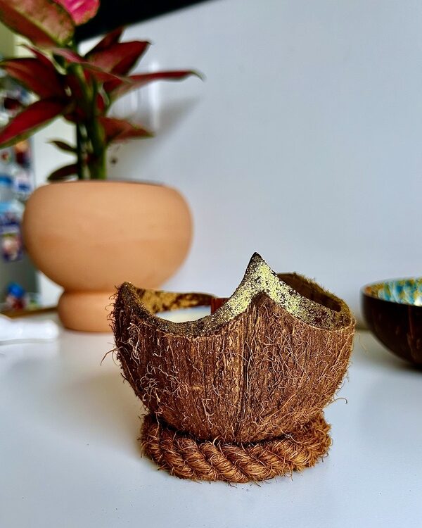 Bougie Dorée Coulée dans une Noix de Coco - My Coco Candle
